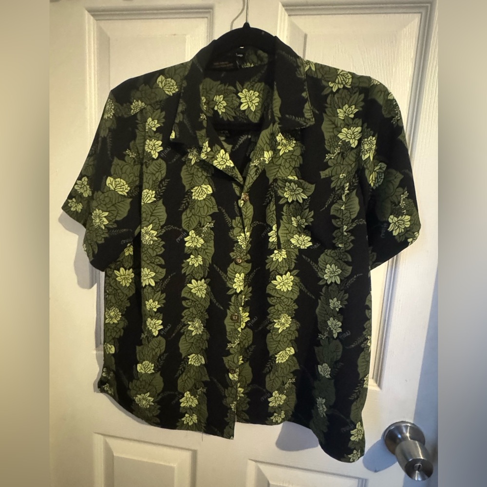 Floral Button-Up Hina Shirt with Green and Black Design